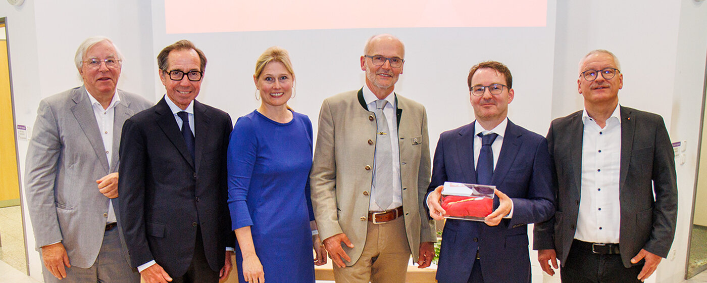 Feierlicher Skalpell-Übergabe in der Allgemeinchirurgie