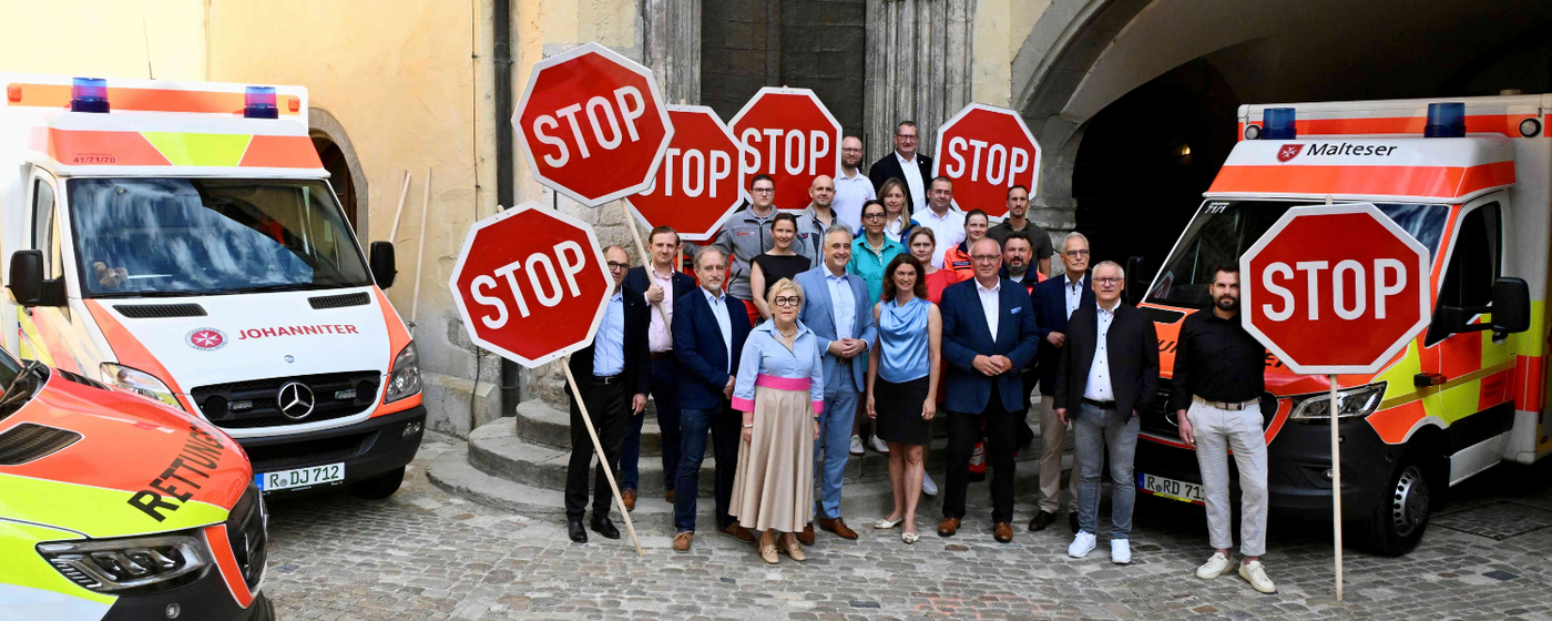 Gemeinsamer Protest vor dem Rathaus