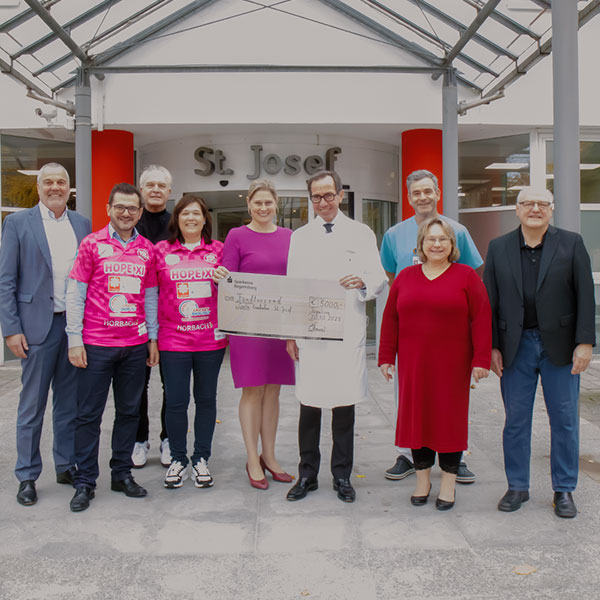 Gruppenfoto von der Spendenübergabe